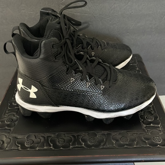 INDER ARMOUR BOYS ATHLETIC CLEATS - Picture 11 of 11